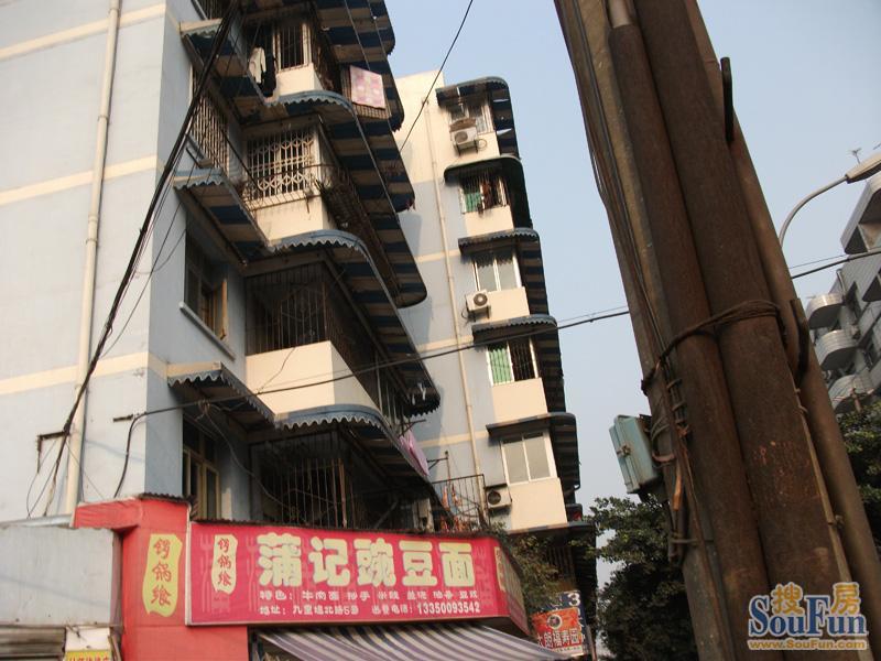 九里堤北路40号院3室1厅1卫东南朝向1900.00元/月出租