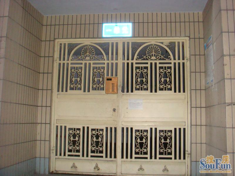 华民逸园3室2厅2卫东南朝向3000.00元/月出租