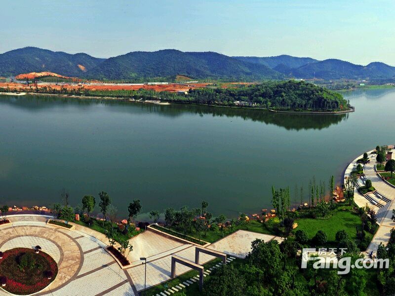 金茂梅溪湖实景图