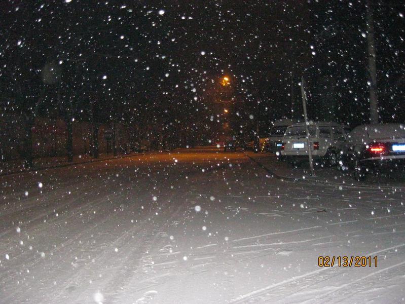 昨天晚上下雪的夜景~~我觉得不错哈