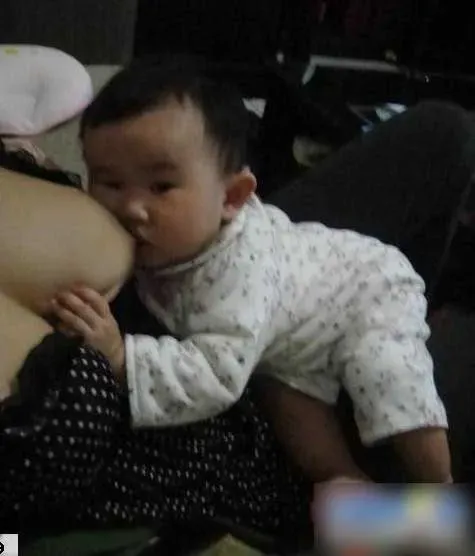 《时代》喂奶照图片