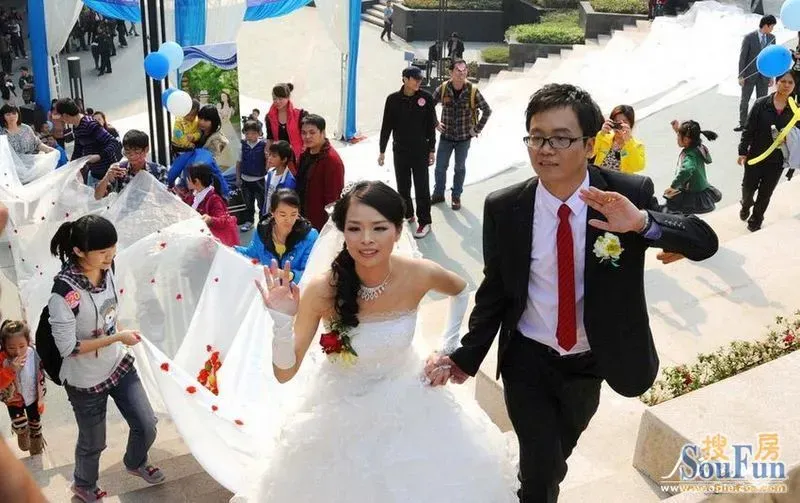 新娘520米婚纱图片