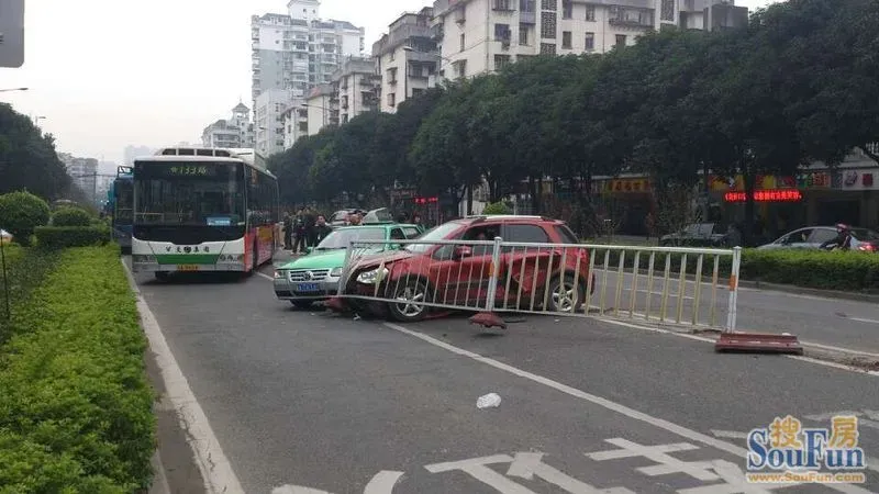 福州六一路车祸图片