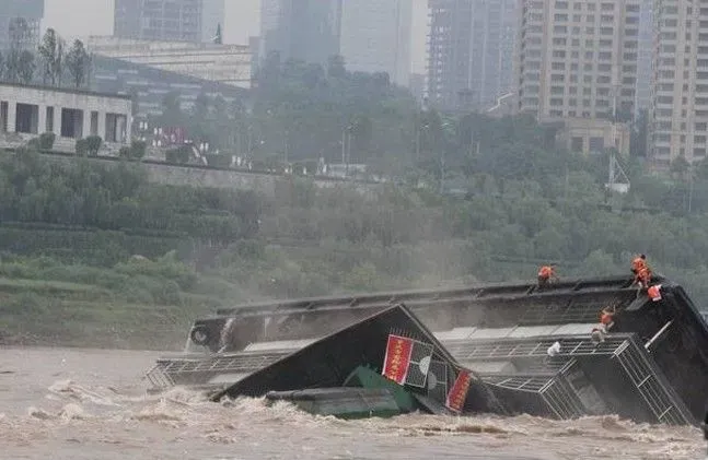 重庆翻船图片