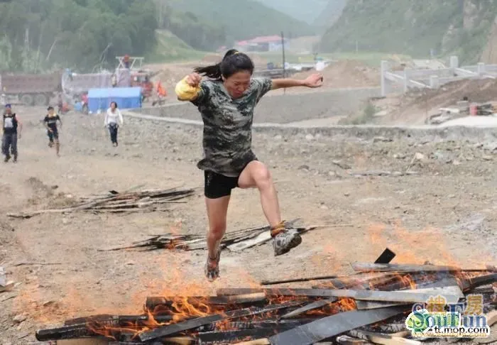 中国首届泥浆大赛图片