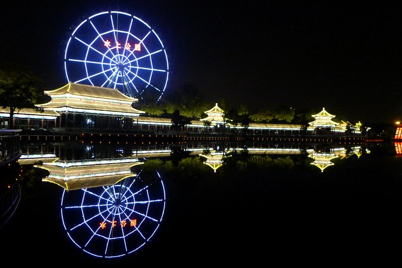 主题:天津水上公园的夜景