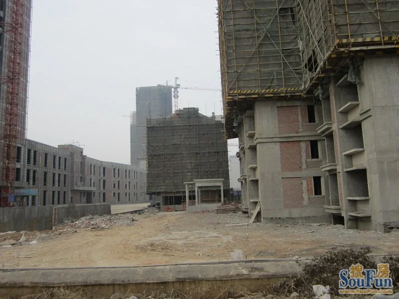 搜房小编踩盘尚仕名邸,独家奉送工地照。 搜房小编踩盘尚仕名邸,独家奉送工地照。
