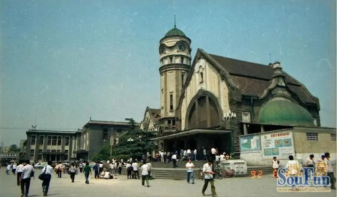 主题:80年代济南珍贵老照片,是否让你想起那些过往的曾经?