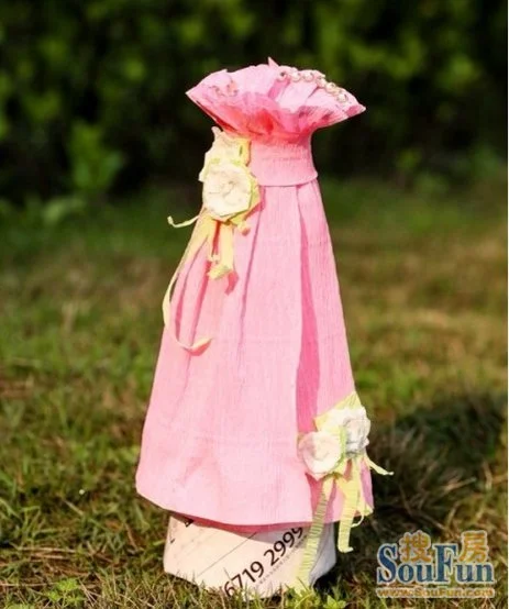 分享一组重庆天地人和街小学做的纸模服装