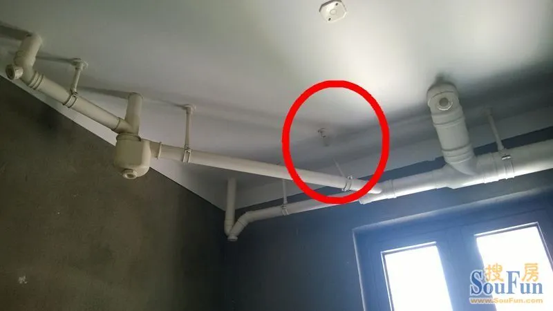 卫生间上面吊下水管道的吊杆断了,需要重新接一下