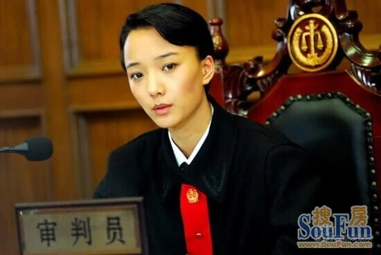 2007年,王珞丹饰演《中国女法官》中的左梅.