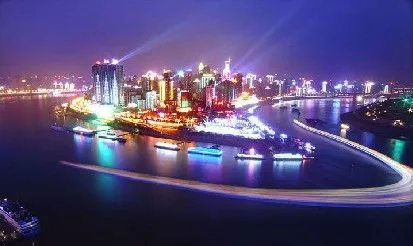 朝天门是两江枢纽,也是重庆最大的水码头.