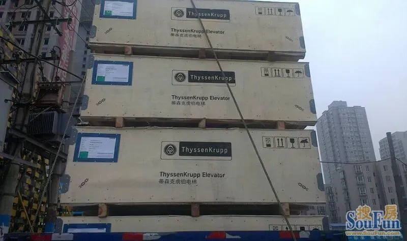 金香槟的电梯已经到货了,是蒂森克虏伯电梯