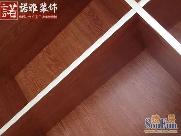 主卧衣柜细节展示,多层实木免漆板衣柜依然是铝合金线条收口,依然很