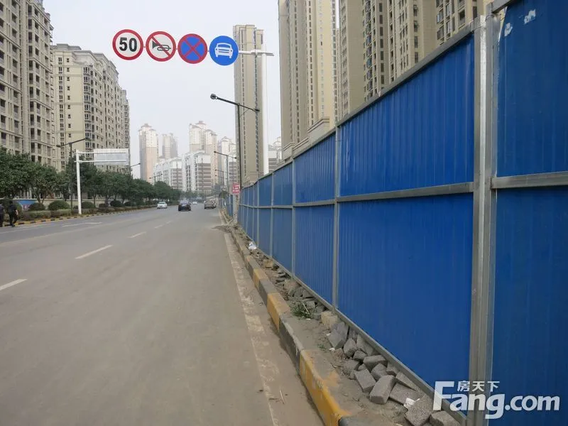 【站长看盘一】宝业外观一览,一期外墙完工,二期封顶,门前在铺砖 【站长看盘一】宝业外观一览,一期外墙完工,二期封顶,门前在铺砖
