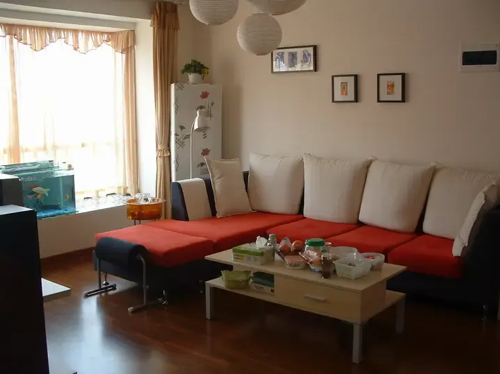 ��װ�ޣ�ɫ�ʰ����ҡ�������һ����̽�ּҾ���ɫ