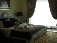 �����