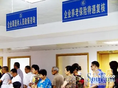 迪拜人均月收入_深圳人均月收入(2)