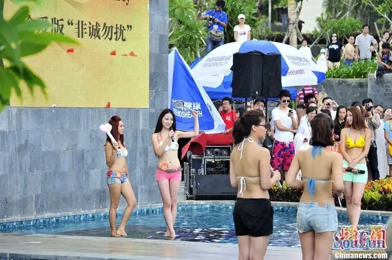 三亚:千人比基尼派对激情上演图片