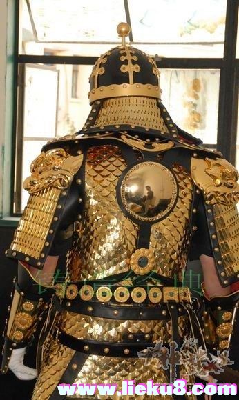 中国铠甲,作为国内唯一的唐朝高品阶将军甲胄明光金铠甲,在室内摆设中
