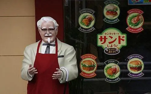 日本kfc爷爷的时髦造型