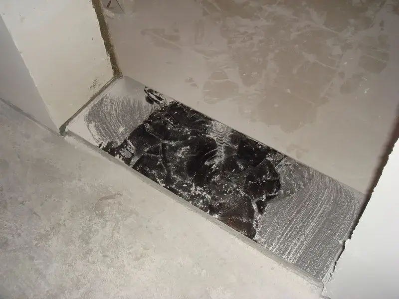 再来看一下卫生间的挡水石,也是米色的,和地砖颜色比较接近.