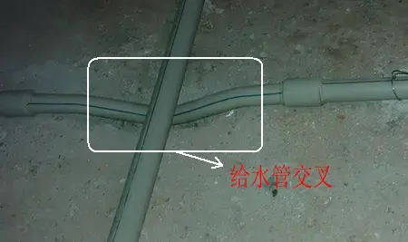 水管交叉连接管示意图(简称过桥弯)